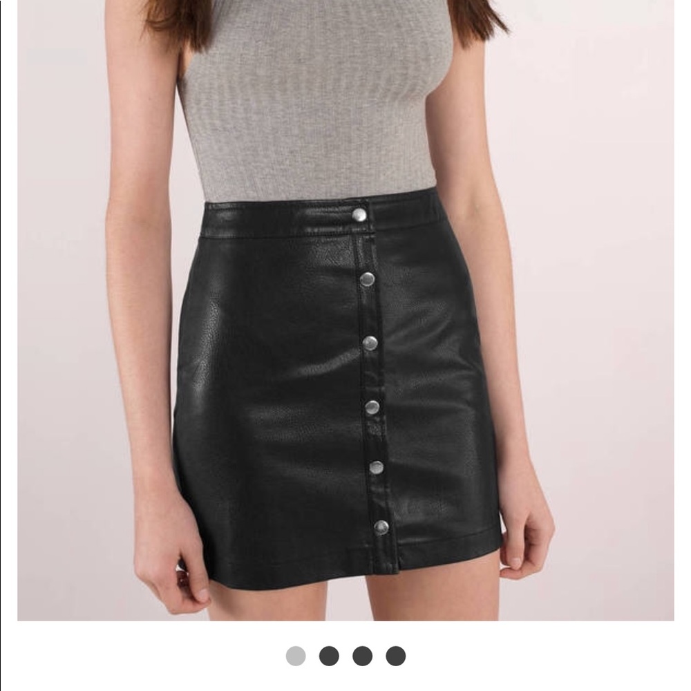 TURN UP THE NIGHT BLACK PLEATHER SKIRT